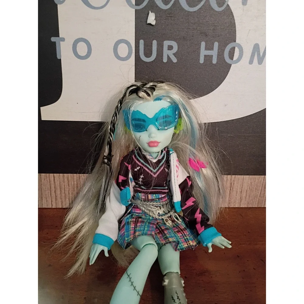 Monster High G3 Frankie Stein Fashion Doll Varsity Jacket Plaid Skirt G072
